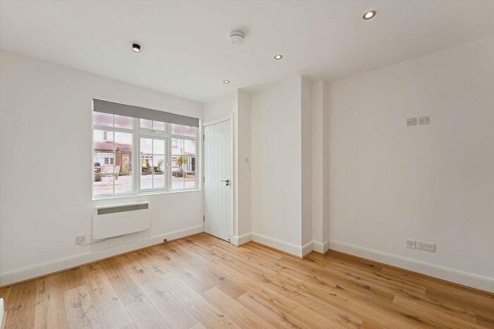 Studio To Rent In Addison Avenue, Southgate, N14