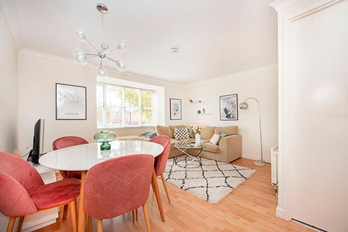 1 Bedroom Flat For Sale In Kingsworthy Close, Kingston Upon Thames, KT1