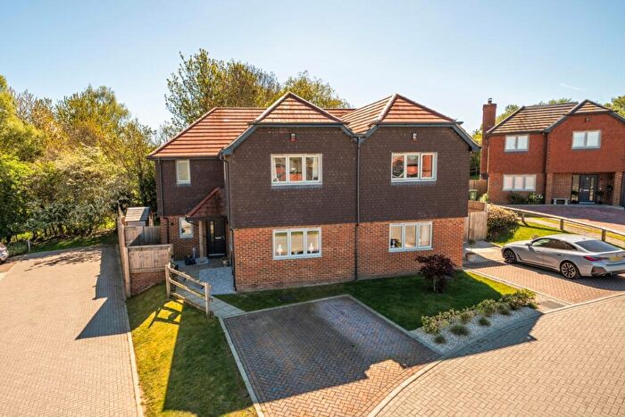3 Bedroom Semi-Detached House To Rent In Chilloway Close Farnham, GU10