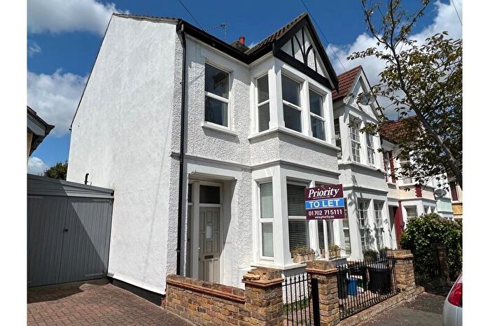 1 Bedroom Flat To Rent In Fleetwood Ave, Westcliff-on-Sea, Essex, SS0