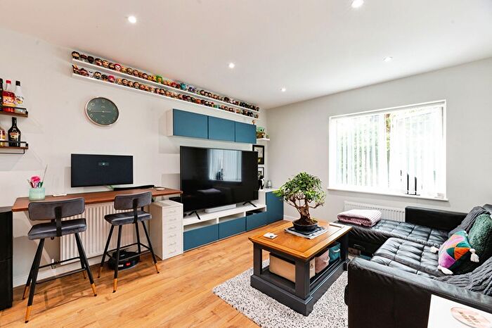 1 Bedroom Flat For Sale In Thornton Close, Leatherhead, Surrey, KT22