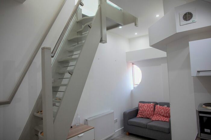 Studio To Rent In South Street, London, RG1