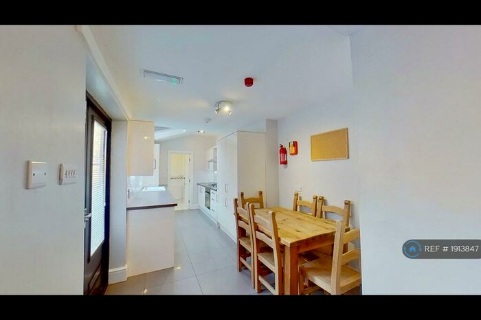 6 Bedroom End Of Terrace House To Rent In Rothesay Avenue, Nottingham, NG7