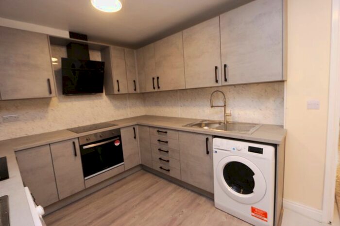 Property To Rent In St. Edmunds Close, Erith, DA18