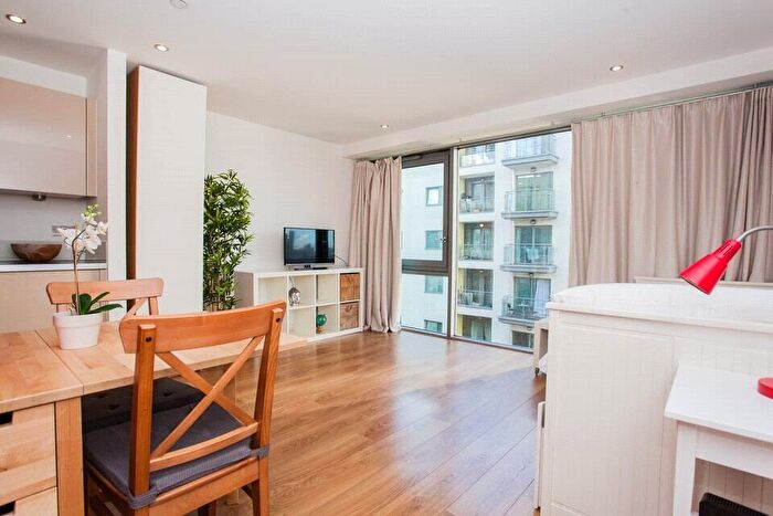 Apartment To Rent In Aqua Vista Square, London, E3