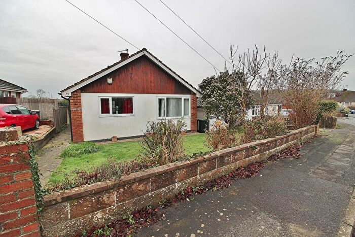 2 Bedroom Detached Bungalow For Sale In Ash Close, Cowplain, PO8