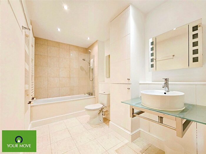 2 Bedroom Flat To Rent In Foreland Heights, Broadstairs, Kent, CT10