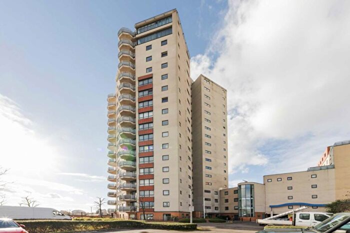 3 Bedroom Flat To Rent In Wards Wharf Approach, Pontoon Docks, E16