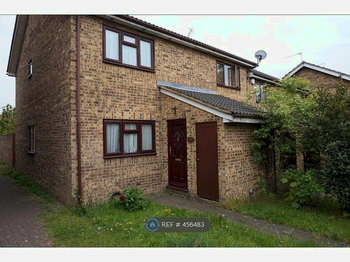 2 Bedroom End Of Terrace House To Rent In Lent Rise Road, Slough, SL1