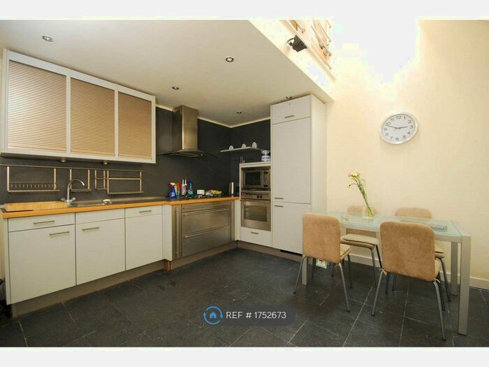 2 Bedroom Flat To Rent In Hanson Street, London, W1W