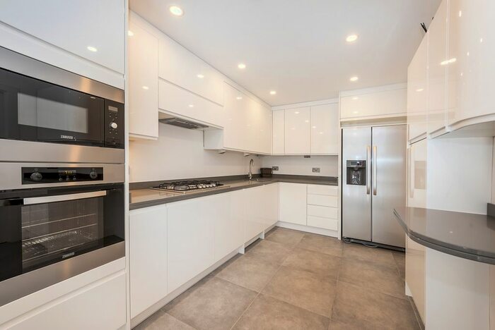 2 Bedroom Flat To Rent In St. Marys Road, Surbiton, KT6