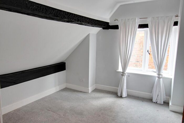 2 Bedroom Cottage To Rent In Havant South Street Unfurnished, PO9