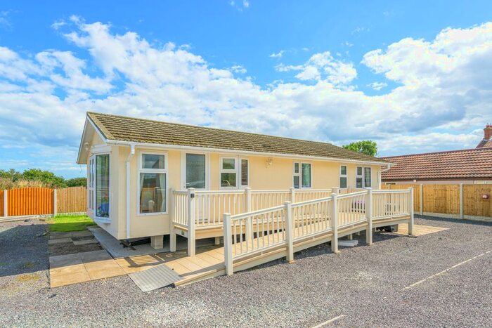 3 Bedroom Park Home For Sale In Bracken Lane, Hogsthorpe, PE24