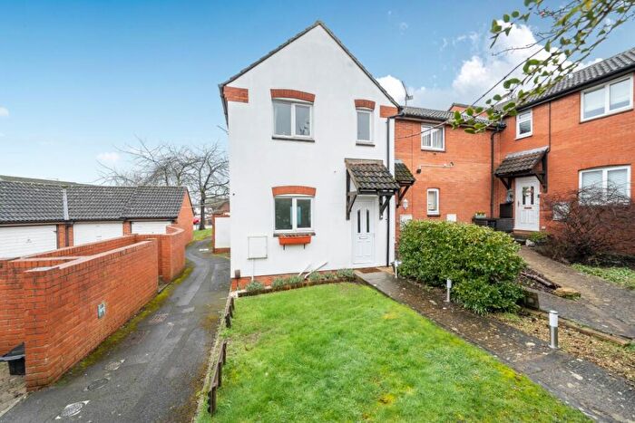 2 Bedroom End Of Terrace House For Sale In Oakwood Road, Eastleaze, Swindon, SN5