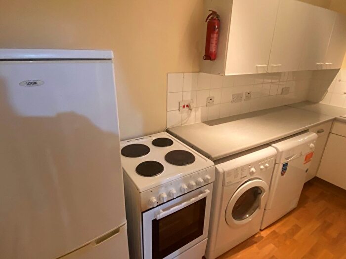 2 Bedroom Flat To Rent In Clarendon Road, Borehamwood, WD6