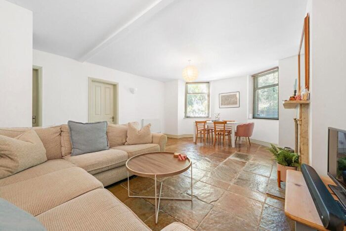 2 Bedroom Flat For Sale In Dulwich Road, SE24
