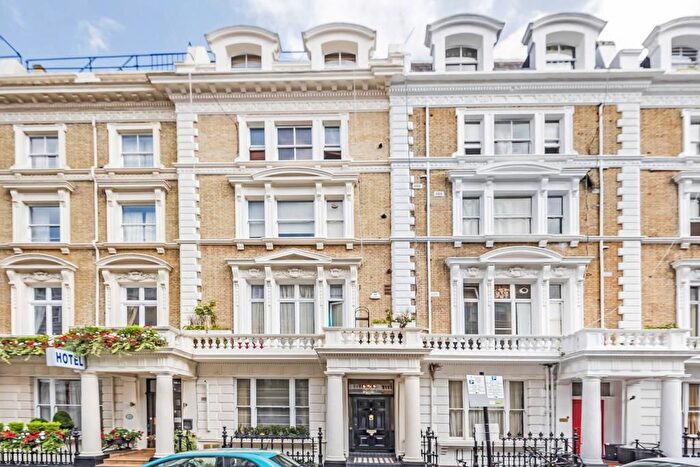 1 Bedroom Flat For Sale In Clanricarde Gardens, London, W2