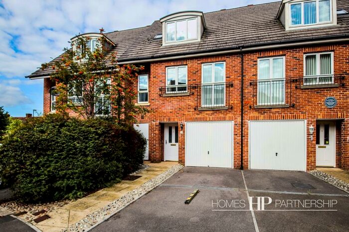4 Bedroom Town House To Rent In Victoria Mews, Crawley, RH11