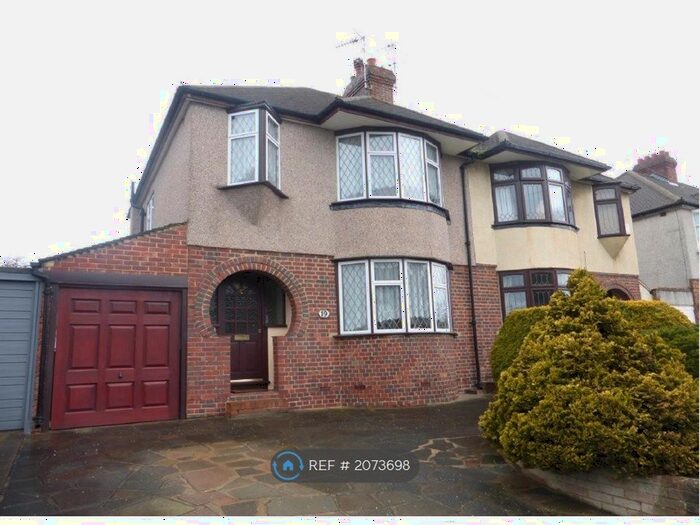 4 Bedroom Semi-Detached House To Rent In Park Grove, Bexleyheath, DA7