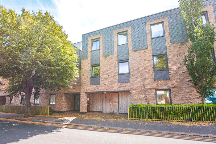 2 Bedroom Flat For Sale In Carnarvon Road, Southend-On-Sea, SS2