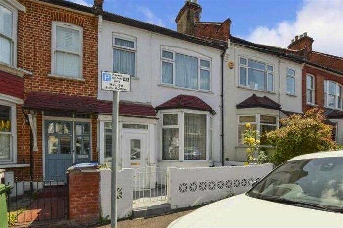 4 Bedroom Detached House To Rent In Ruby Road, London, E17