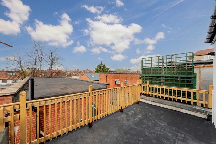 2 Bedroom Flat To Rent In Finchley Road, London, NW11