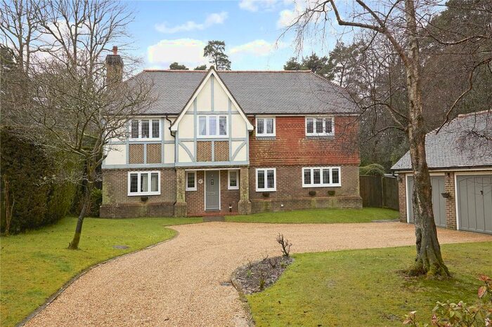 4 Bedroom Detached House For Sale In Pinewood Chase, Crowborough, East Sussex, TN6