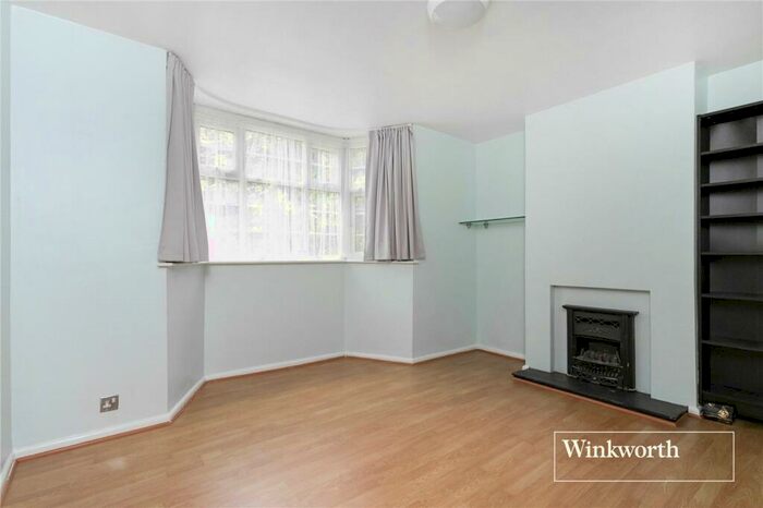 2 Bedroom Apartment To Rent In East End Road, Finchley, London, N3