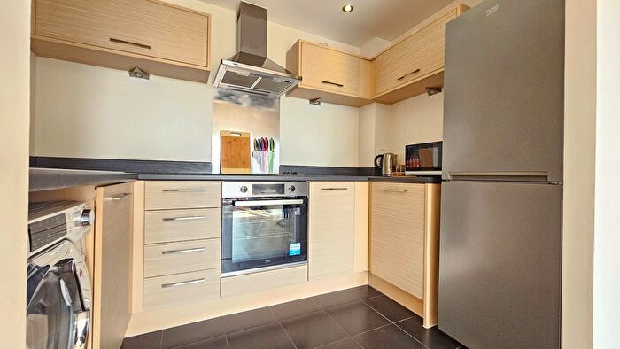 2 Bedroom Flat To Rent In Tanners Close, Dartford, DA1