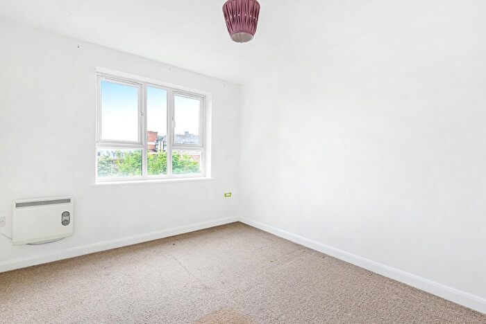 1 Bedroom Flat To Rent In Carisbrooke House, Royal Quarter, Seven Kings Way, Kingston Upon Thames, KT2