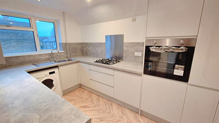 2 Bedroom Maisonette To Rent In Algar Road, Isleworth, TW7
