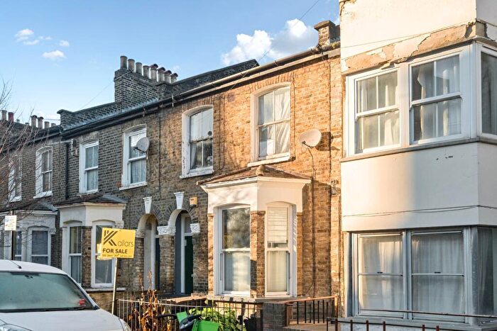 1 Bedroom Apartment For Sale In Etta Street, London, SE8