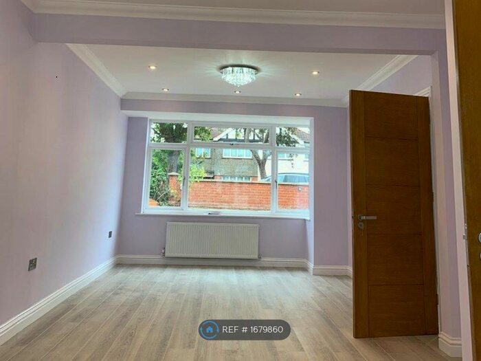 3 Bedroom Semi-Detached House To Rent In Twyford Road, Harrow, HA2