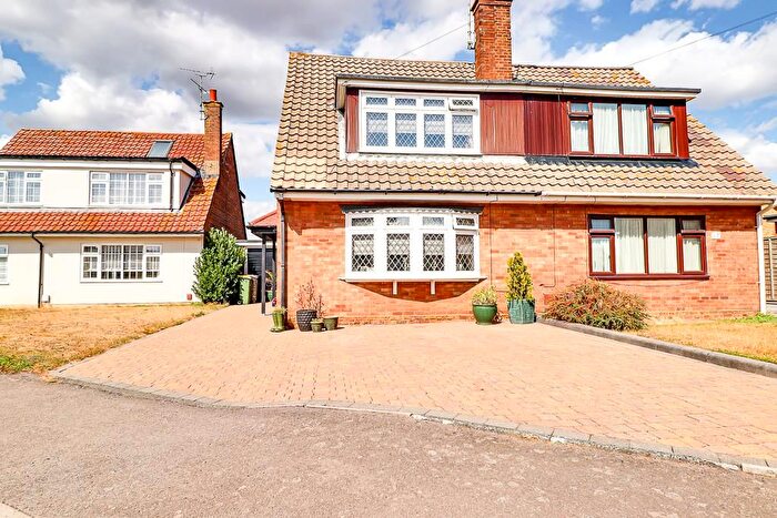 3 Bedroom Chalet For Sale In Banyard Way, Rochford, SS4