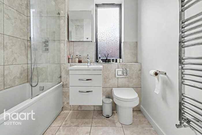 2 Bedroom Flat For Sale In Rosehill, Sutton, SM1