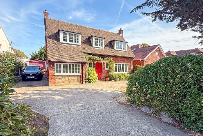 4 Bedroom Detached House For Sale In Wraysbury, Berkshire, TW19