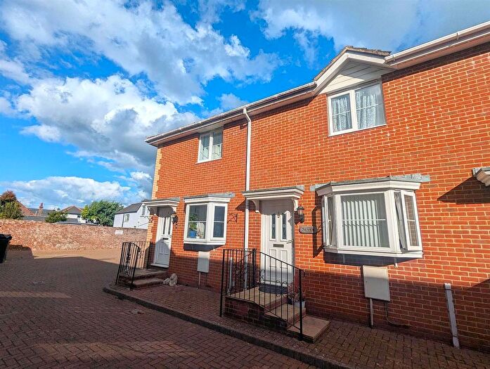 2 Bedroom Property For Sale In Station Avenue, Sandown, PO36