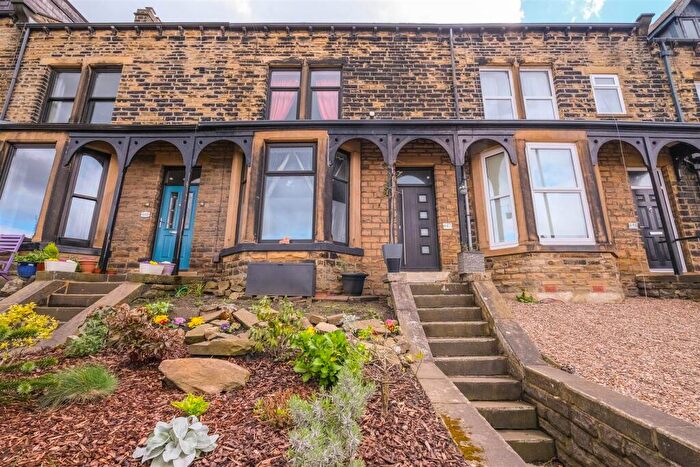 3 Bedroom Terraced House For Sale In Huddersfield Road, Wyke, BD12