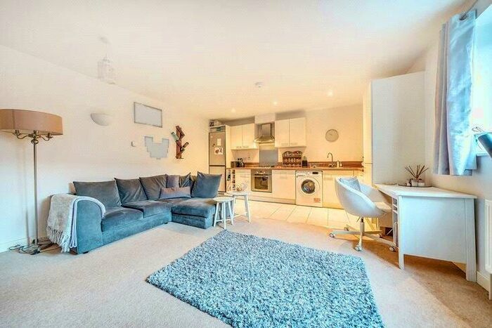 2 Bedroom Apartment To Rent In Lyttelton Road, Hampstead Garden Suburb, London, N2