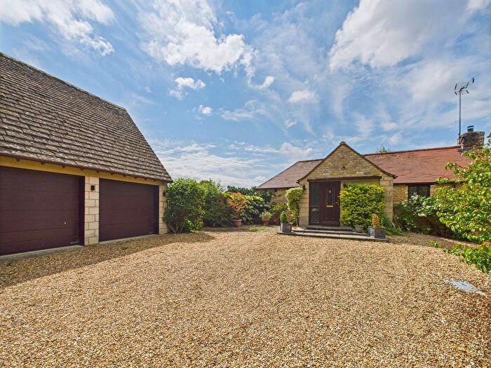 3 Bedroom Semi-detached House For Sale In Plum Lane, Shipton-Under-Wychwood, Chipping Norton, OX7