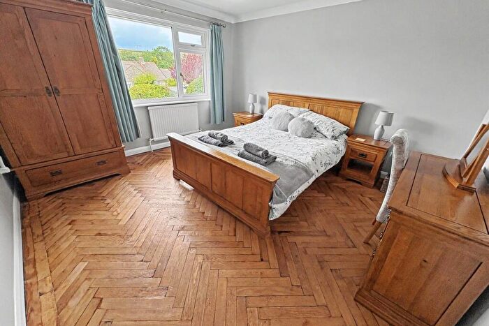 3 Bedroom Detached Bungalow For Sale In Corfe Castle, BH20 - Photo 9