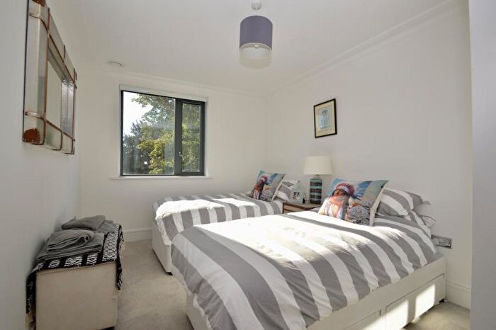 2 Bedroom Apartment To Rent In Centric, Acre Passage, Windsor, SL4