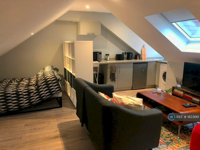 Studio To Rent In Baring Road, London, SE12