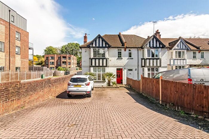 4 Bedroom Semi-Detached House For Sale In Brighton Road, Purley, CR8