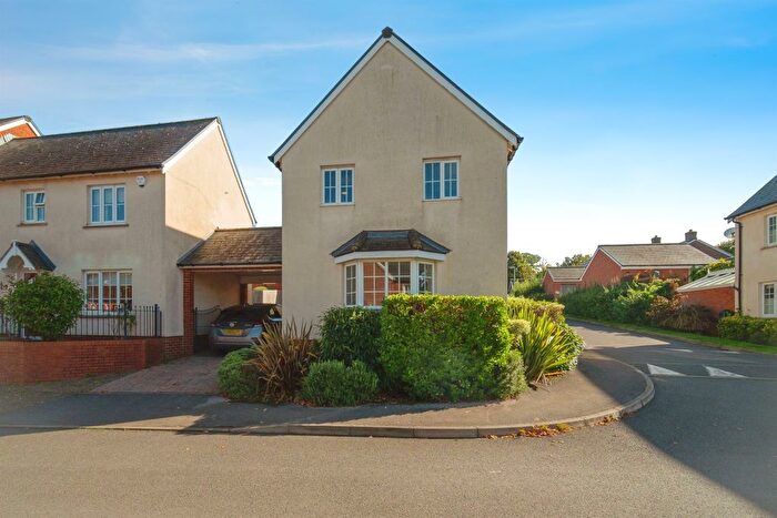 3 Bedroom Link Detached House For Sale In Overton Hill, Overton, Basingstoke, RG25
