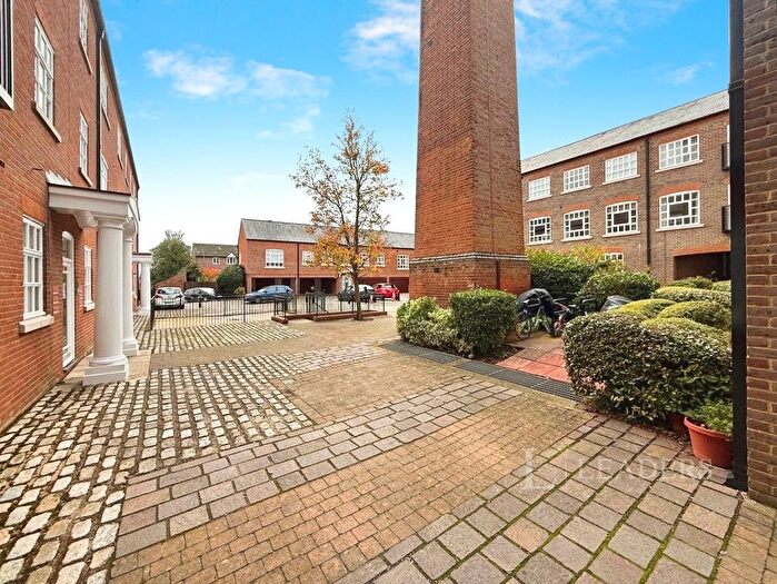 2 Bedroom Flat For Sale In Milliners Court, Lattimore Road, St. Albans, AL1