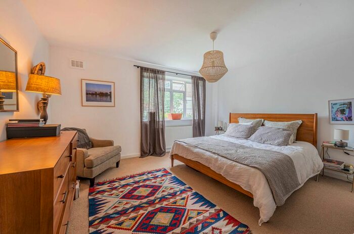 2 Bedroom Flat To Rent In Dartmouth Grove, Blackheath, London, SE10