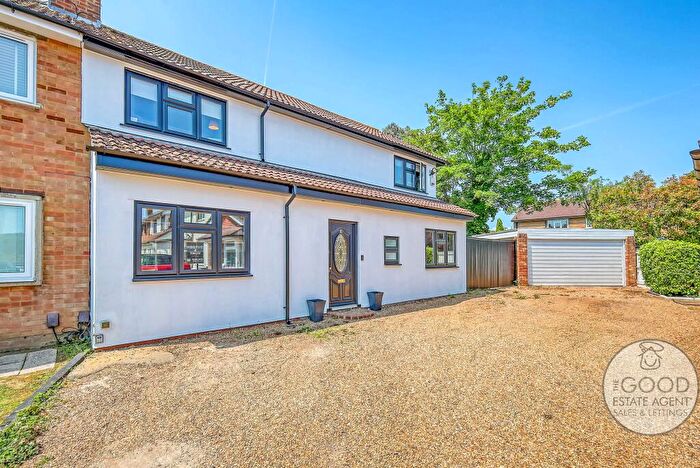 3 Bedroom End Of Terrace House For Sale In Lambourne Crescent, Chigwell, IG7