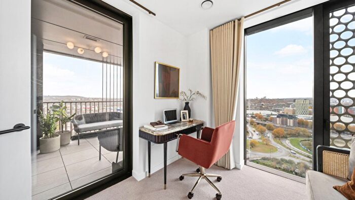 3 Bedroom Flat For Sale In West Parkside, North Greenwich, North Greenwich, SE10