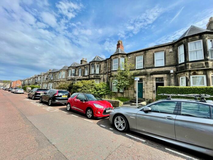 3 Bedroom Flat To Rent In Exeter Street, Gateshead, NE8